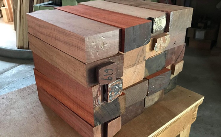 rewood 銘木で作られた　座敷机の足　