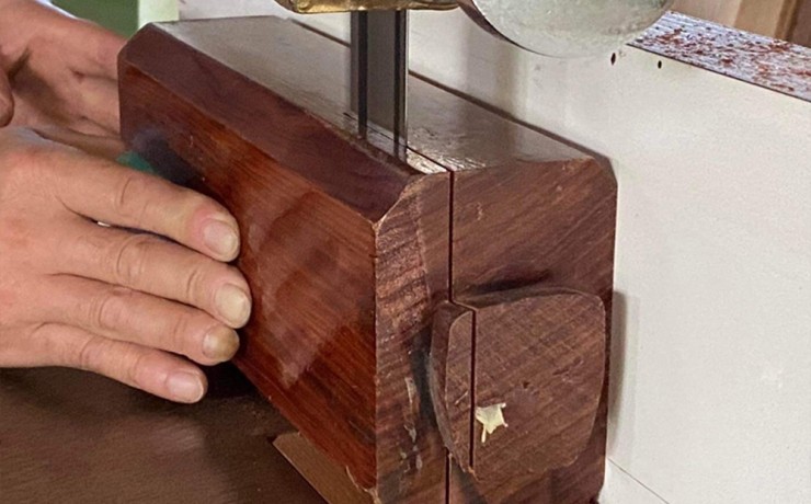 rewood 銘木で作られた　座敷机の足　