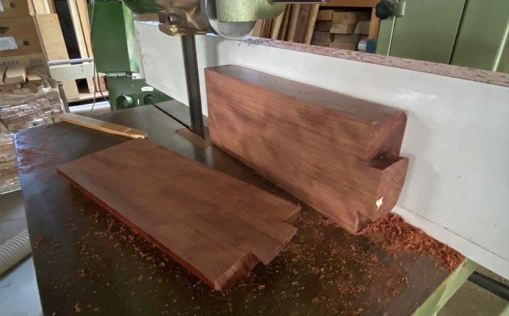 rewood 銘木で作られた　座敷机の足　