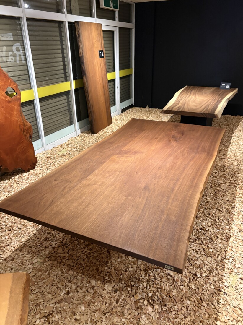 仕上がり品 3枚接ぎ天板ウォールナット オイル仕上 ＃1505 – 一枚板の